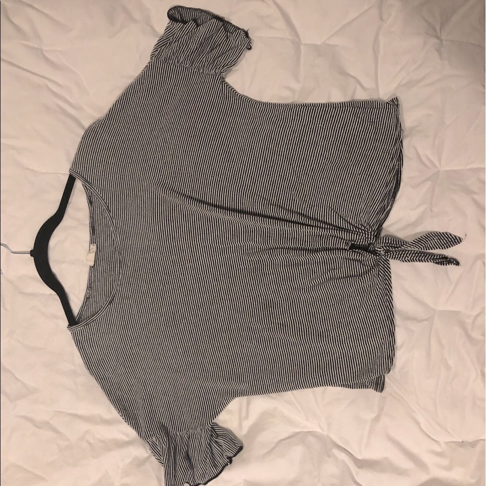 Tied in front black & white crop top